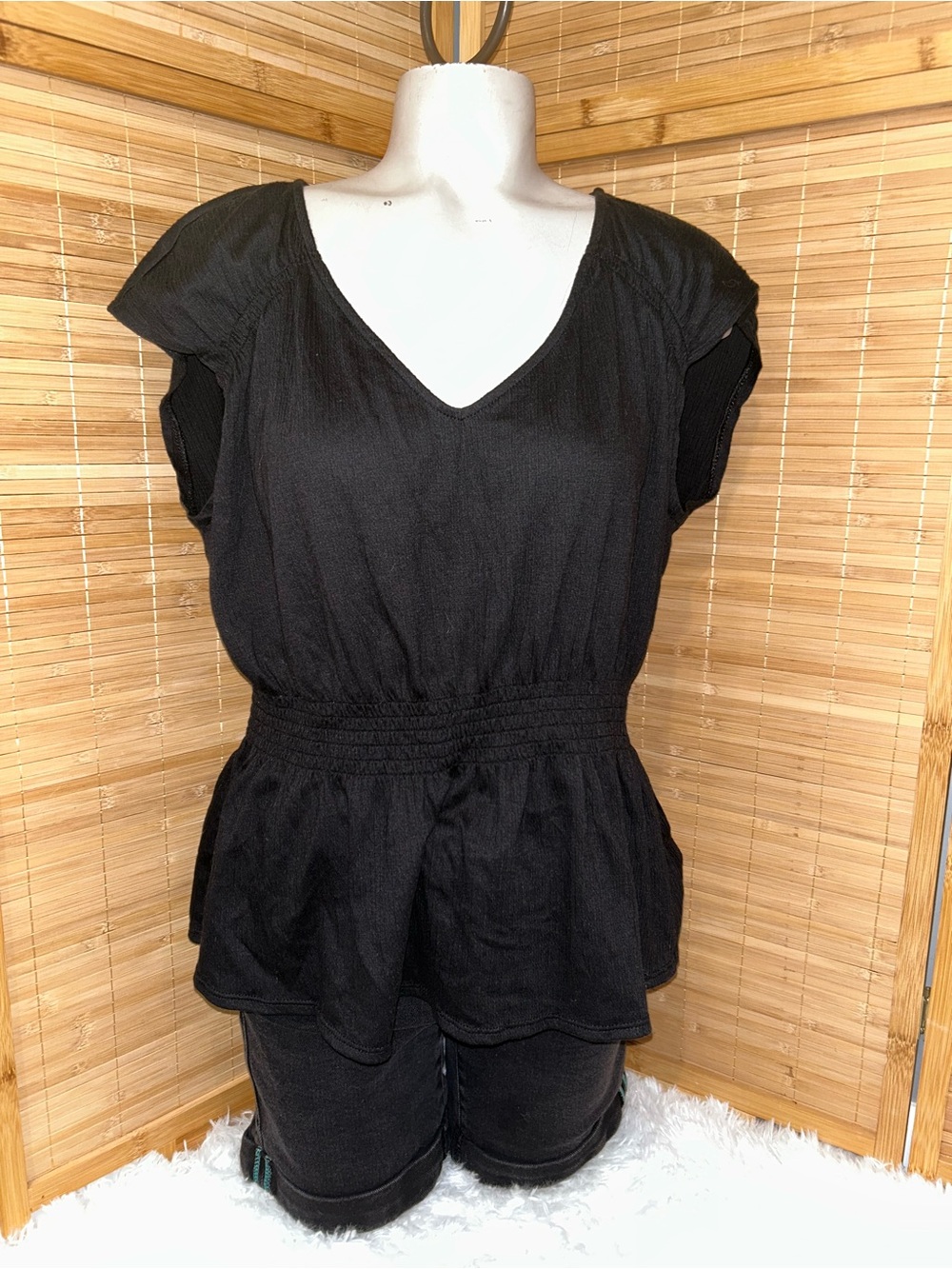 Old Navy Top Women Black Short Sleeve V Neck Smock Waist Stretch large NWT
